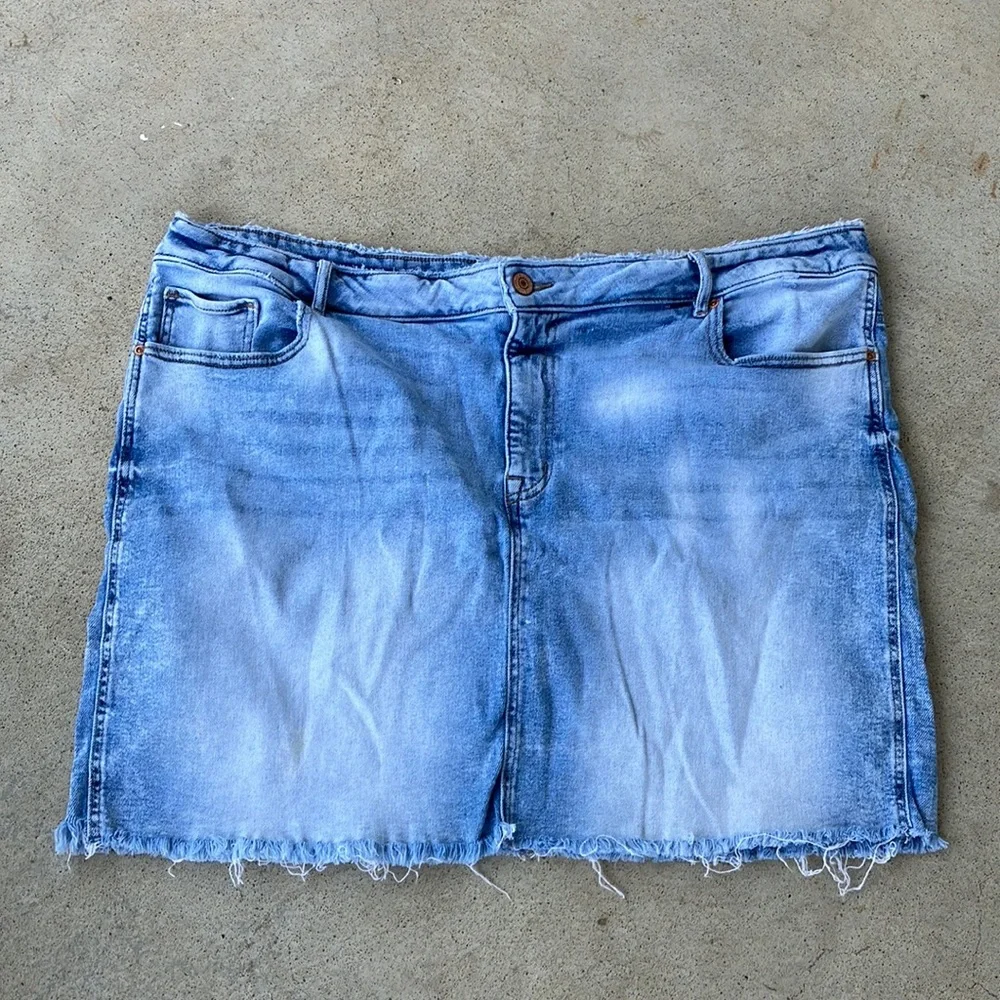 Light Blue Denim Mini Skirt - Classic Casual Style